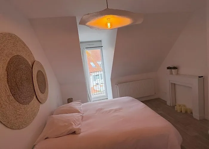 Maison Moderne Entre Terre Et Hébergement de vacances *